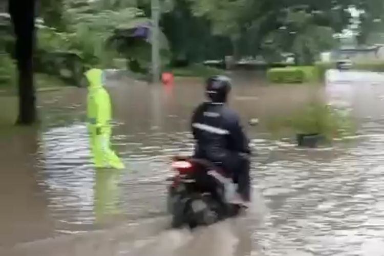 Banjir rendam tol Bandara Soekarno-Hatta, Perimeter Utara dan Jalan Soewarna ditutup