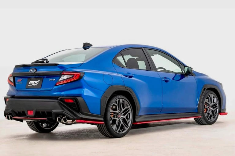 Subaru WRX STI Sport prototype revealed, crowd goes mild