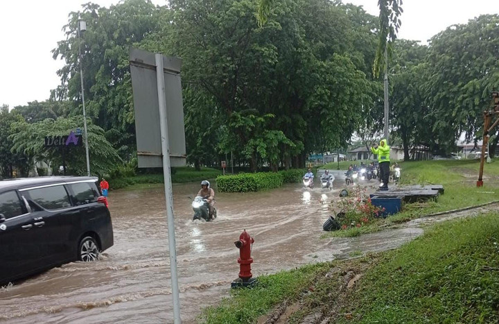 Akses menuju Bandara Soetta terendam imbas hujan deras, ketinggian air 20 cm