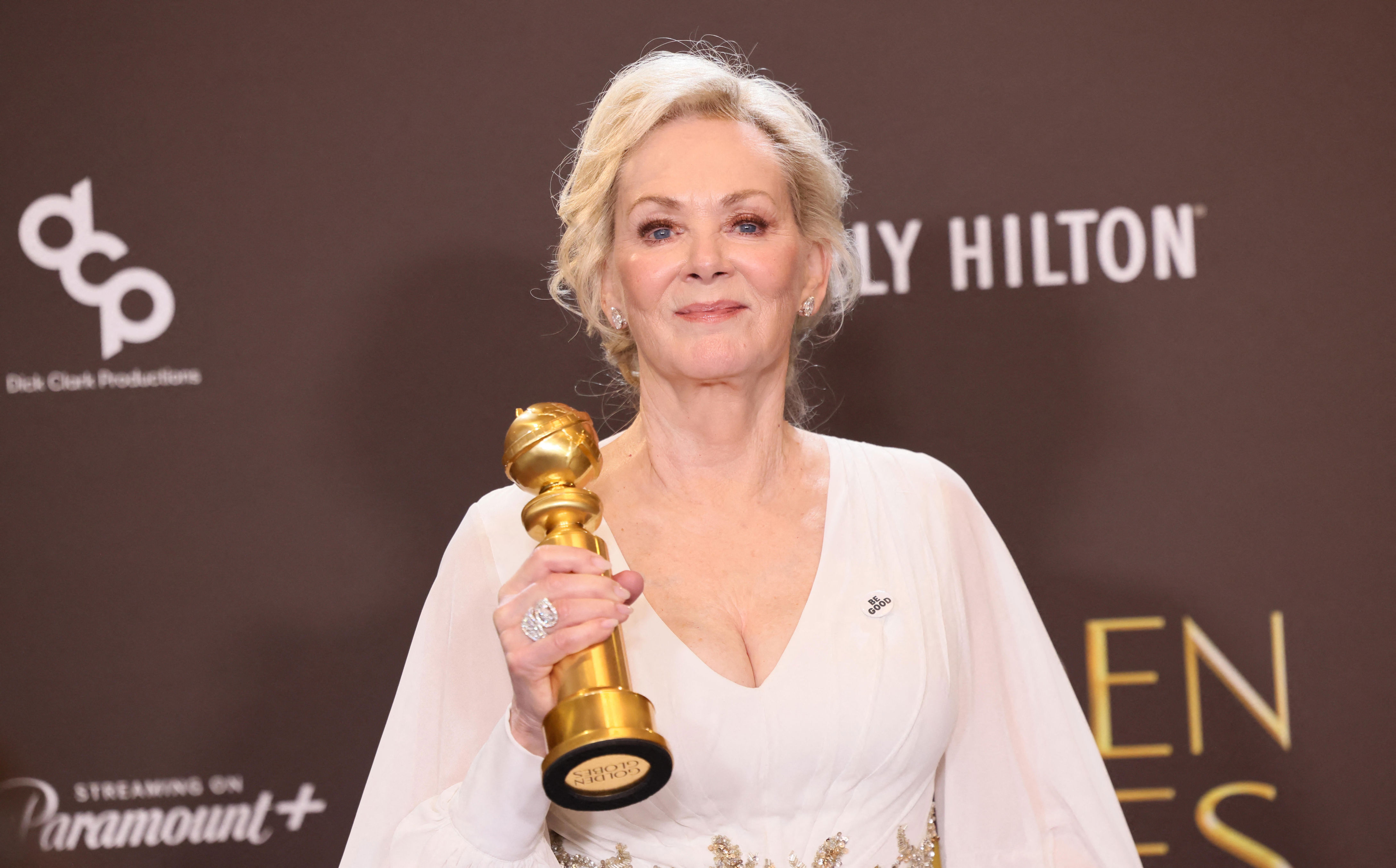 Jean Smart with her award for best actress in a television series musical or comedy for 