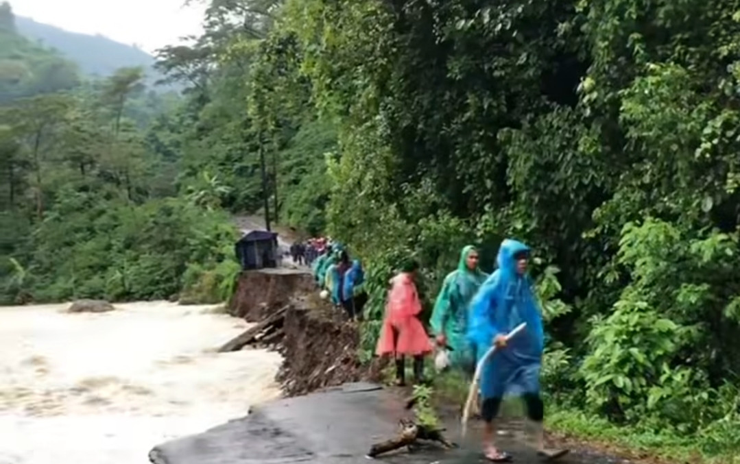 Longsor lereng Gunung Muria, akses Desa Tempur Jepara putus total
