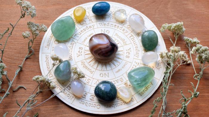 5 zodiak dengan ramalan bintang terbaik hari ini, Senin 12 Januari 2026