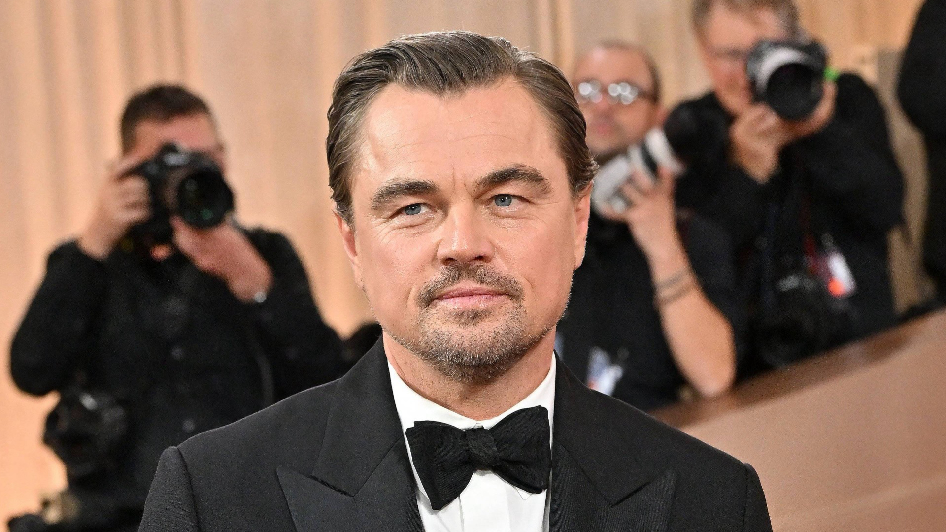 Nikki Glaser Roasts Leonardo Dicaprio For Dating Younger Women At 2026