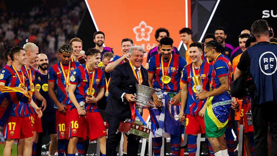 Joan Laporta (center) joined in with Barcelona’s celebrations. | Maciej Rogowski/Eurasia Sport Images/Getty Images