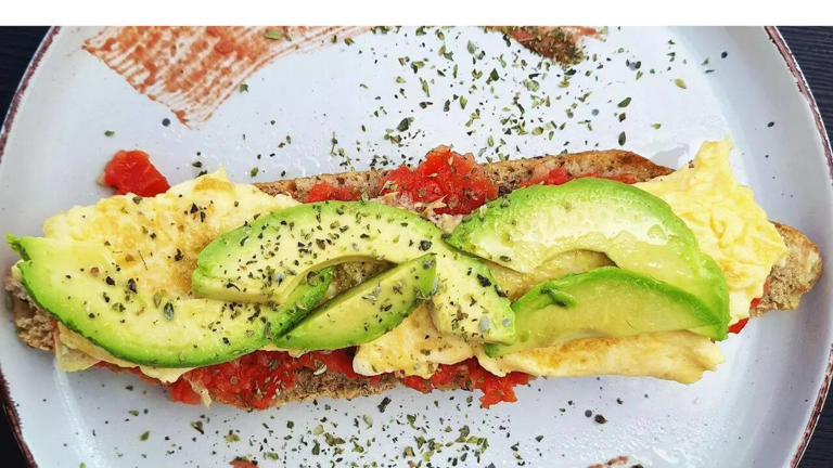 10 scrambled eggs recipes that work for breakfast, lunch, or dinner