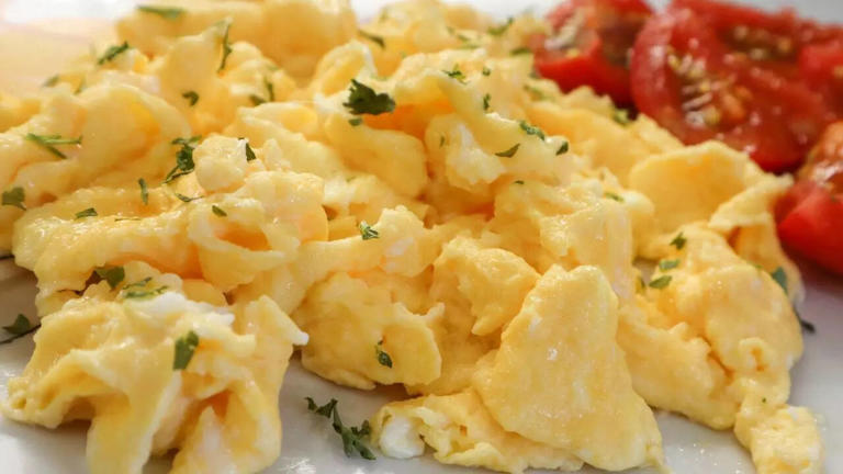 10 scrambled eggs recipes that work for breakfast, lunch, or dinner