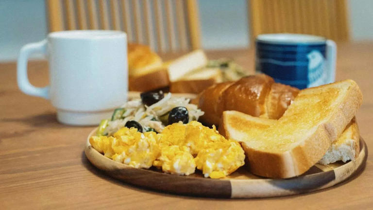 10 scrambled eggs recipes that work for breakfast, lunch, or dinner