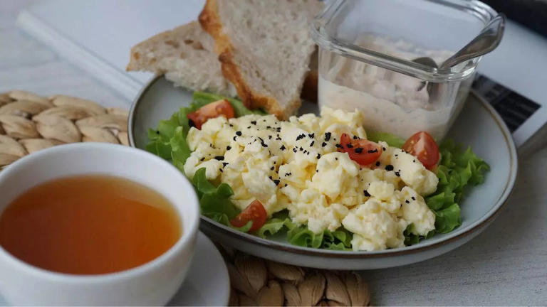 10 scrambled eggs recipes that work for breakfast, lunch, or dinner