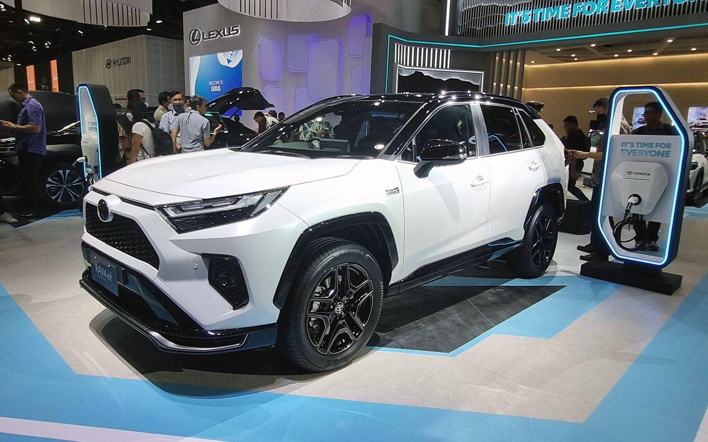 Jawaban Toyota tentang PHEV di Indonesia: Muncul Tiba-Tiba Jawaban Toyota tentang PHEV di Indonesia: Muncul Tiba-Tiba