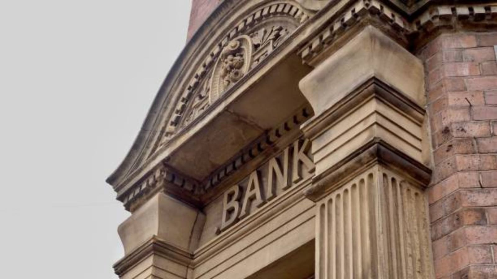 Chase Bank to close all 5,300 US branches for 24 hours, leaving ...