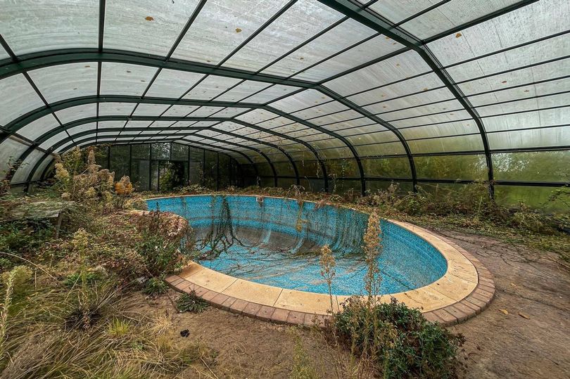 Man finds abandoned mansion an hour from Wales and is floored when he ...