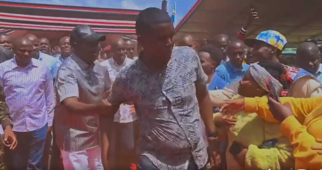 Video: William Ruto pulls security guard aside to greet residents ...