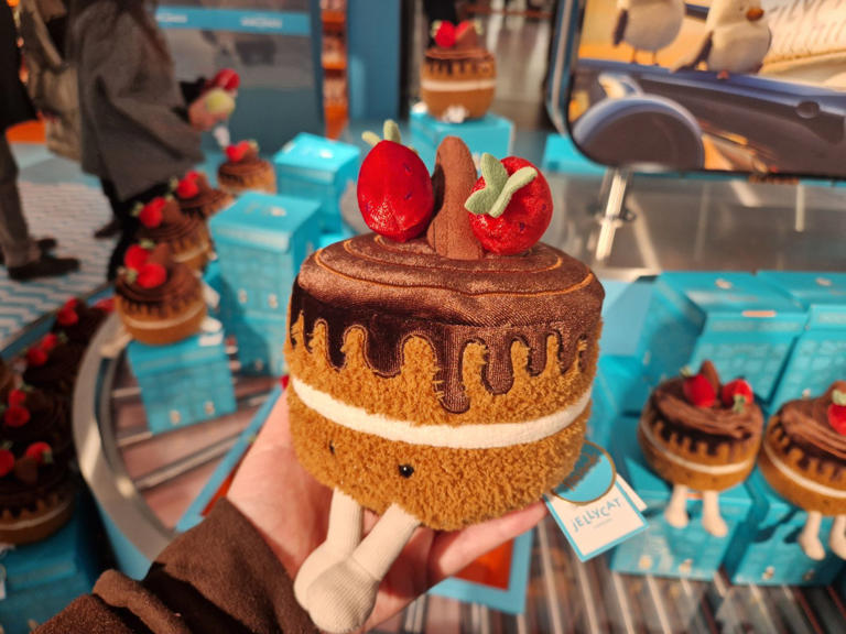 Glacy chocolate cake Jellycat: First look at new exclusive Harrods