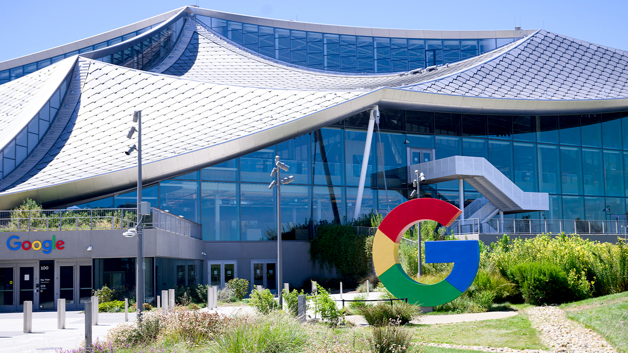 Ex-Google engineer found guilty of stealing AI secrets for Chinese companies<br><br>