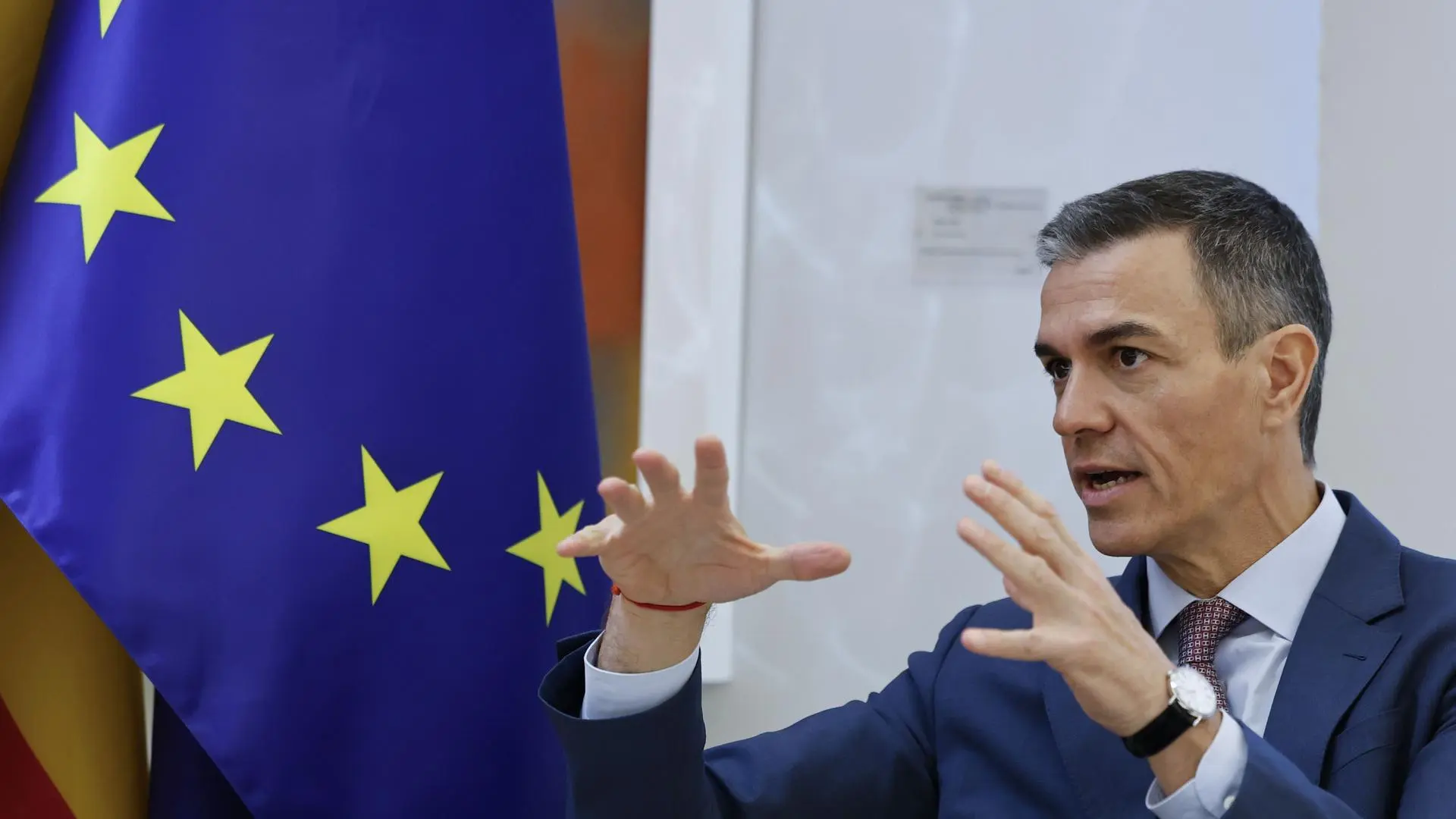 Sánchez trata de aprovechar el choque con Trump para disputar banderas ...