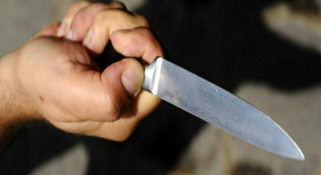 Rapina tra migranti finisce a coltellate in Piazza Libertà, aggressori ...