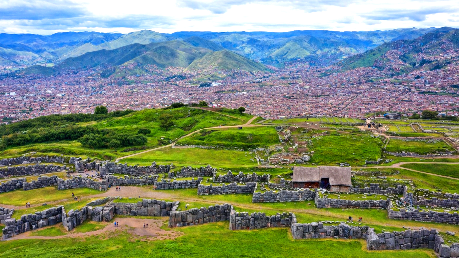 The monumental stone walls of Sacsayhuamán in Cusco