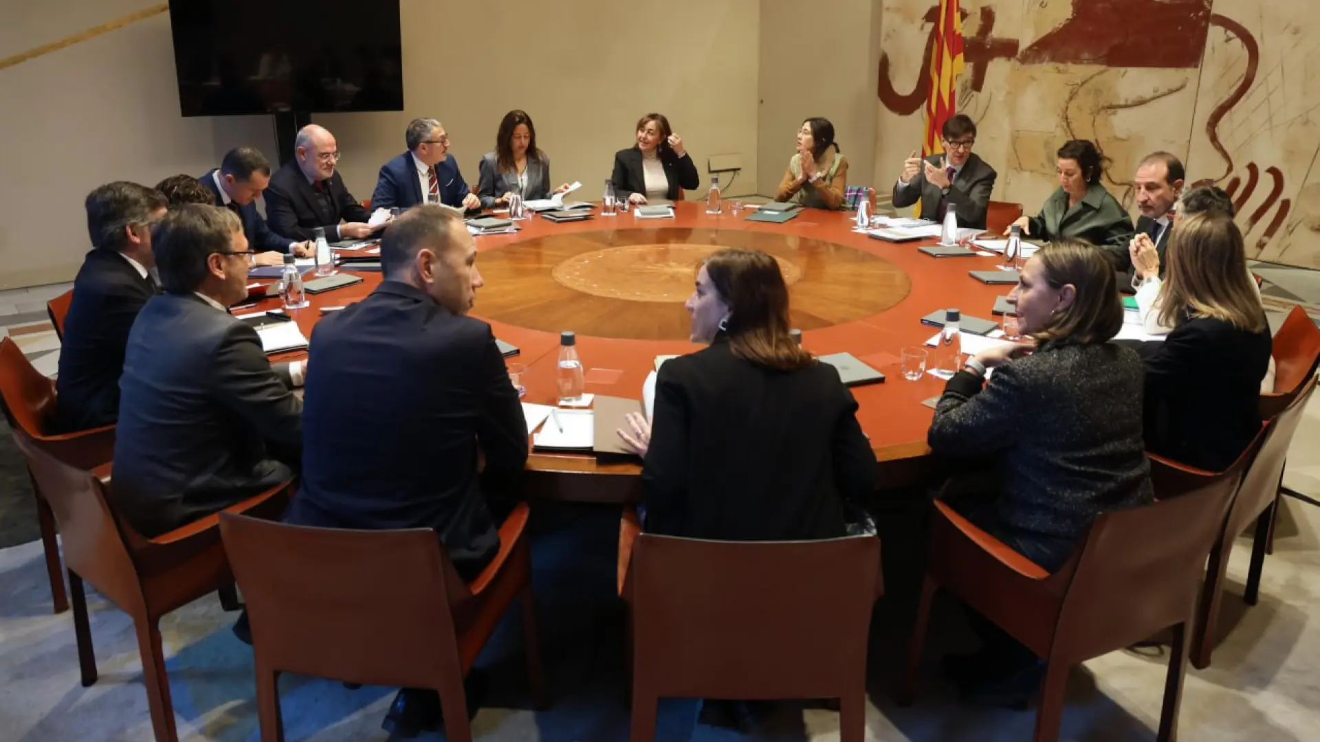 El Govern pide a ERC y los Comuns aprobar los presupuestos de 2026 y ...