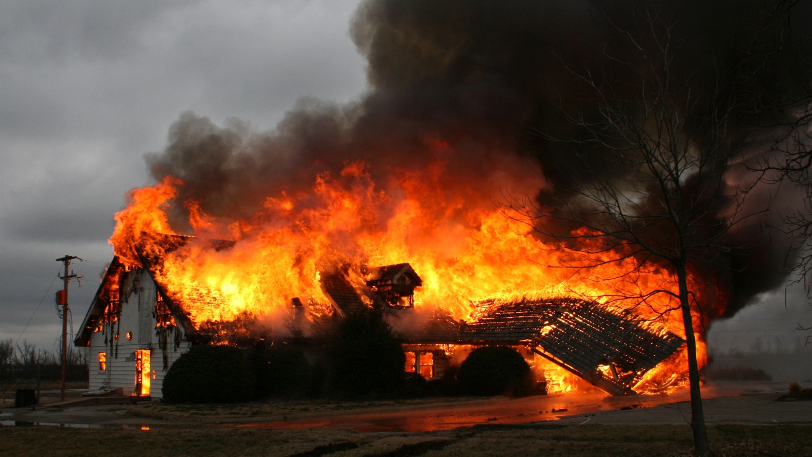 12,000 ordered out of Summerland as BC wildfire explodes past 5,000 ...