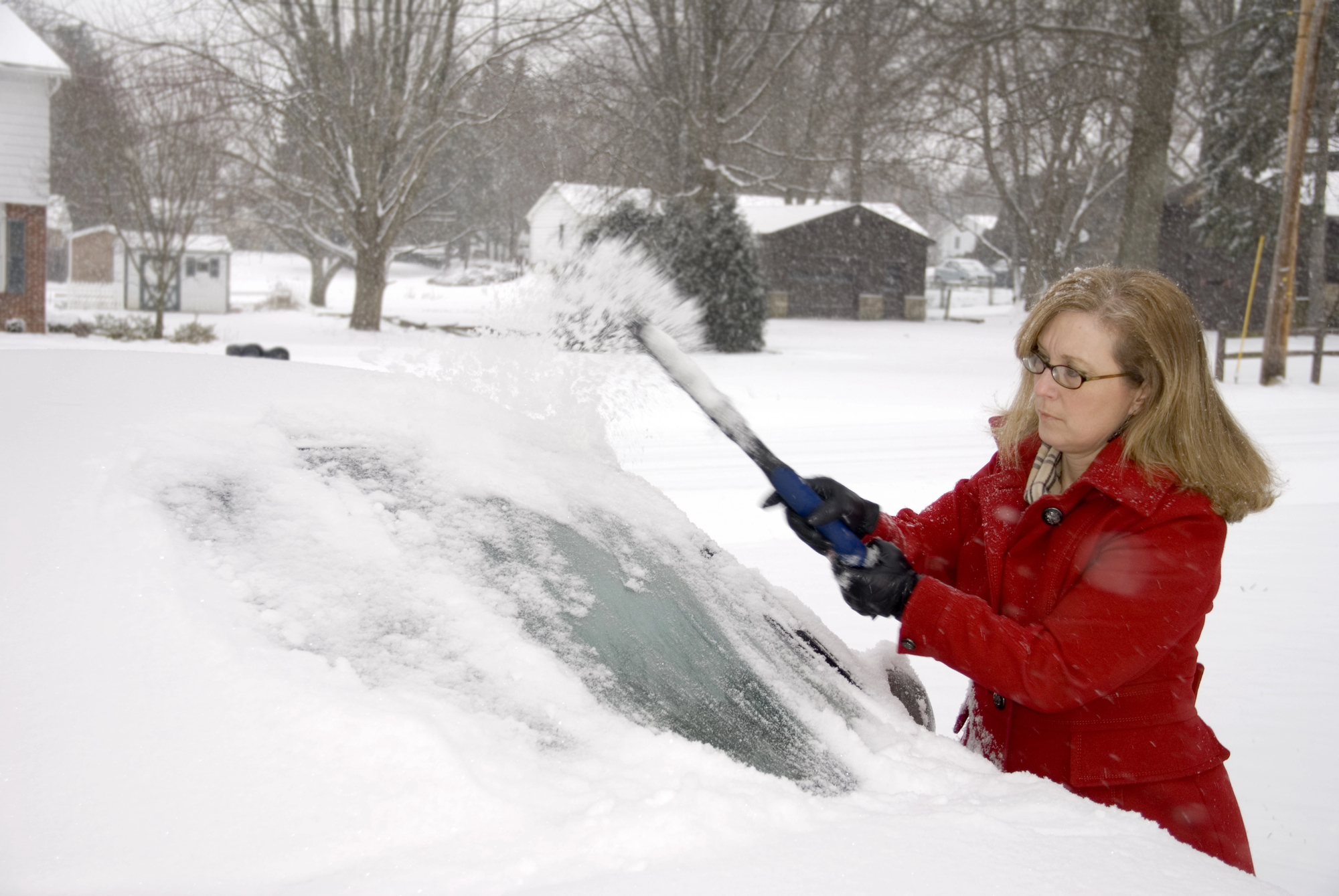 How to defrost fast without stressing the car