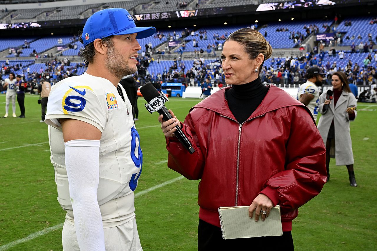 Erin Andrews’ Sideline Fur Goes Sparks Cruella de Vil Comparisons and ...