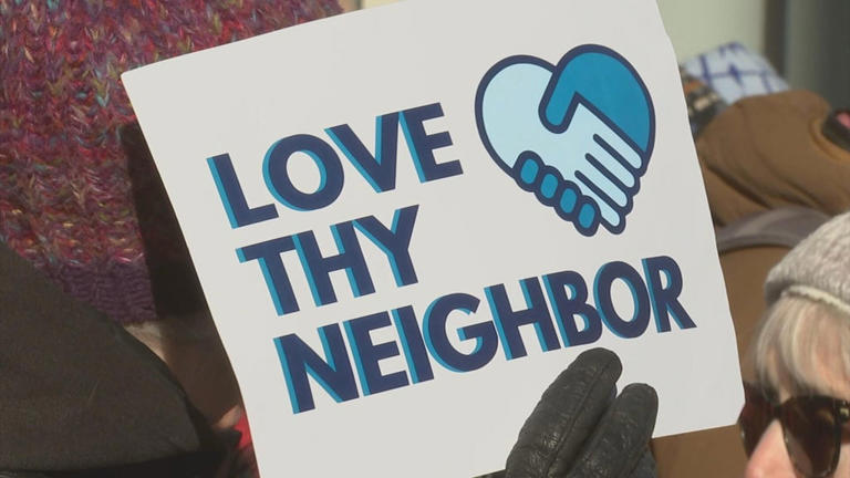 Interfaith clergy hold prayer vigil for Renee Good outside ICE office ...