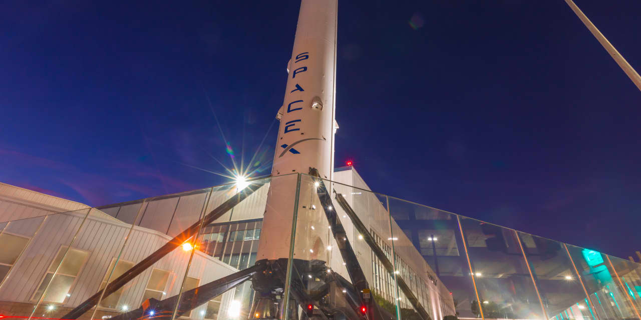 SpaceX direct-to-cell expansion triggers massive sell-off for AT&T and Verizon