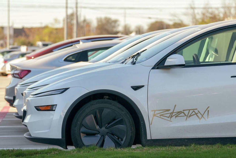 Despite Elon Musk's promise, Tesla robotaxis in Austin still have ...