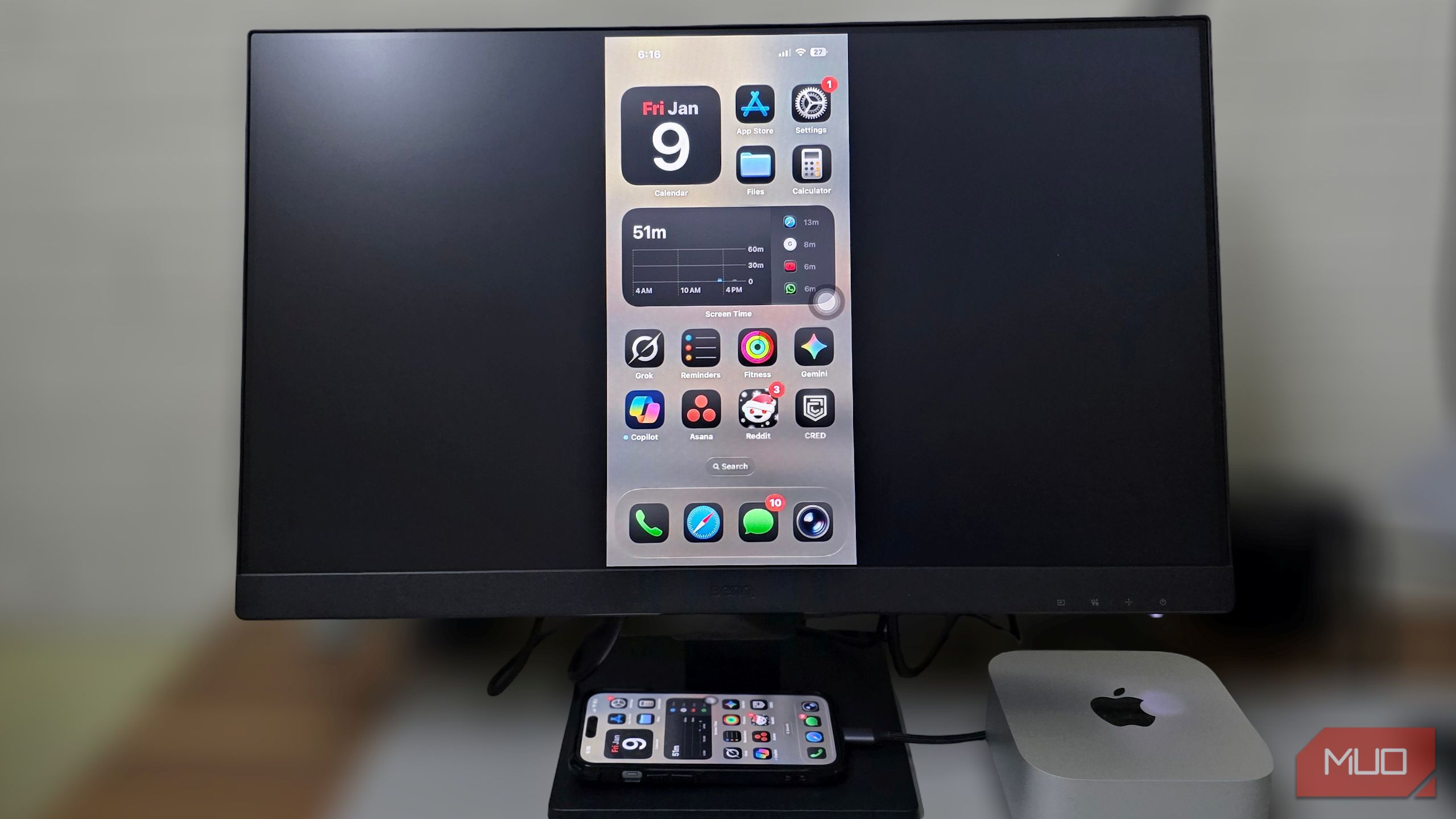 5 things you can do when you plug your phone into a monitor with USB-C