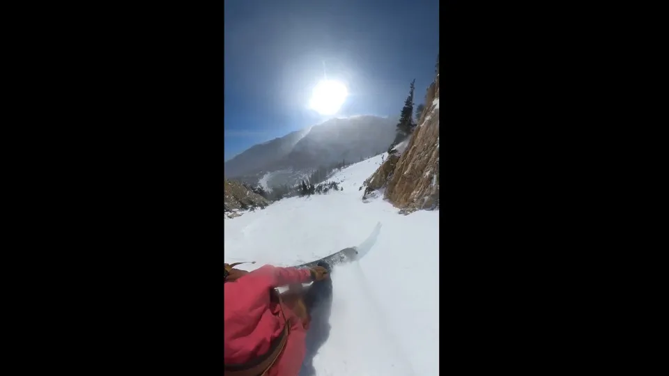Vídeo mostra momento em que esquiadores são levados por avalanche nos EUA