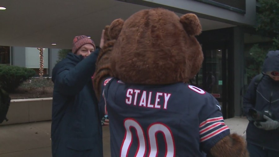 Work week starts with Bears fever in full bloom at Union Station ...