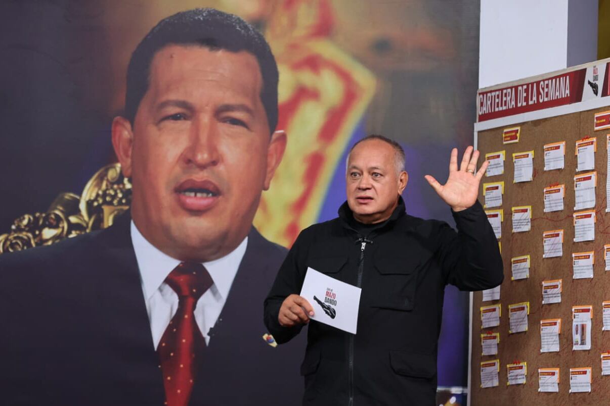 El ministro del Interior y Justicia de Venezuela, Diosdado Cabello, ratificó que la gestión para reabrir las sedes diplomáticas en Venezuela y Caracas tiene como objetivo velar por la seguridad y tranquilidad de Nicolás Maduro.  EFE/ Ministerio de Interior Justicia y Paz