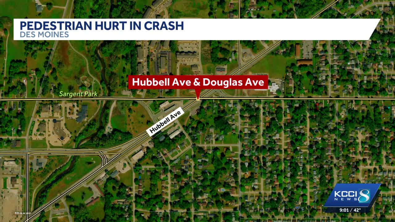 Pedestrian critically injured in Des Moines crash Monday evening