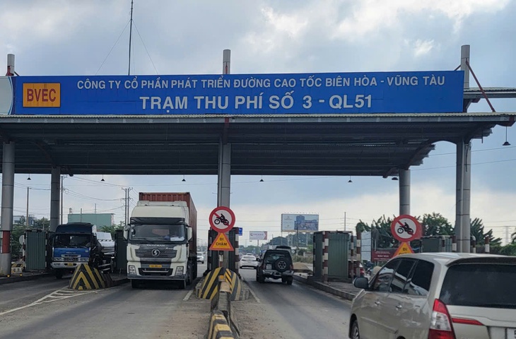 Trạm thu phí 'con tin' trên quốc lộ 51