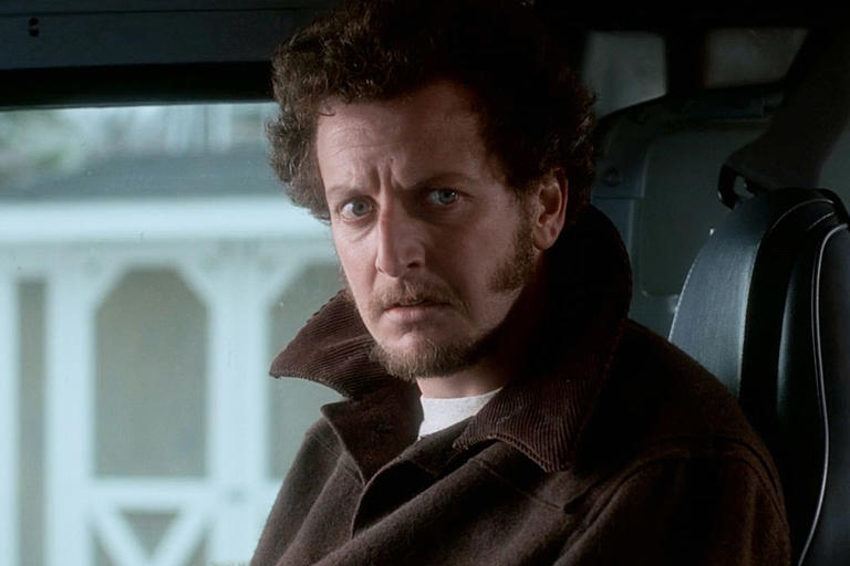 Disney+ Daniel Stern plays Marv in 'Home Alone' in 1990
