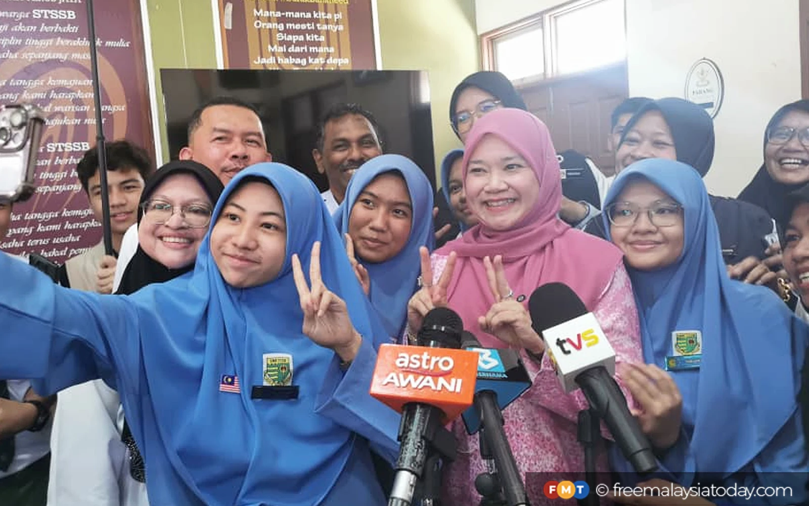 Schools must hand over RM150 aid in full, says Fadhlina