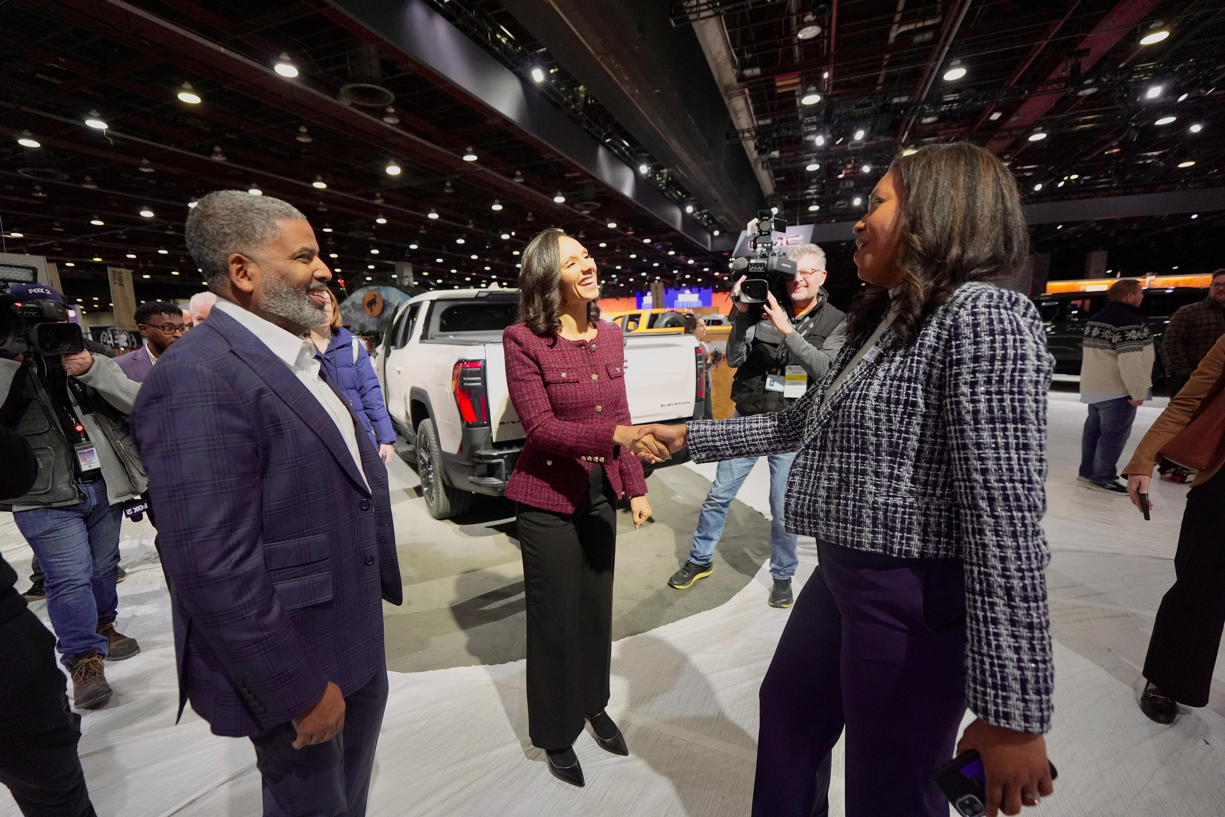 Mayor Mary Sheffield tours Big 3 exhibits at Detroit Auto Show