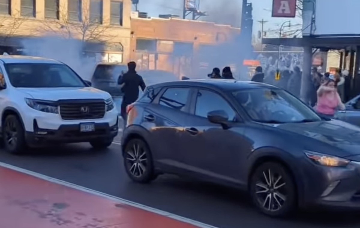 Federal agents use tear gas at busy Lyn-Lake intersection in ...