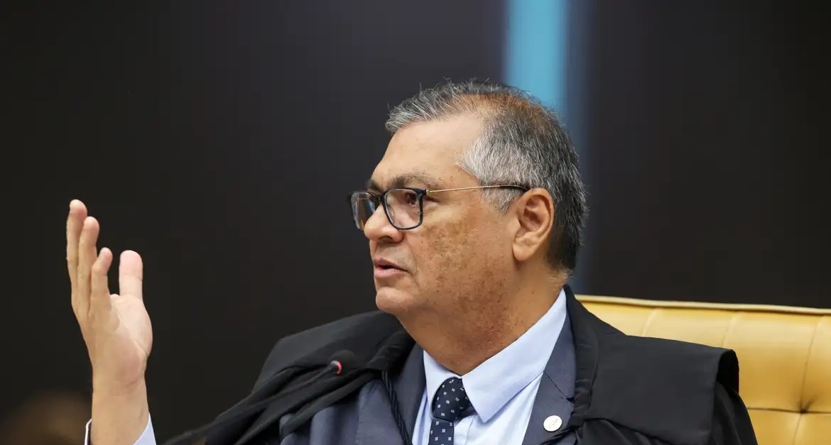 Presidente da CPMI do INSS usa Código de Ética de Fachin para atacar Dino
