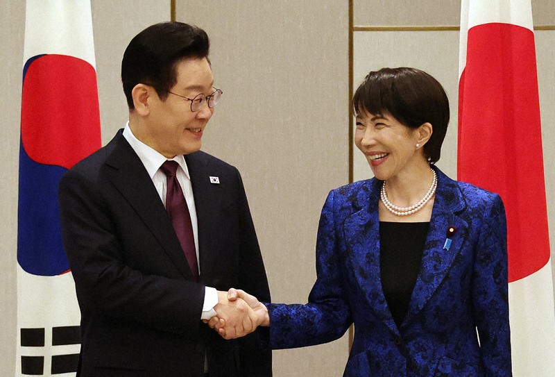 高市首相がサプライズ出迎え 李氏は笑顔で動揺 日韓首脳会談