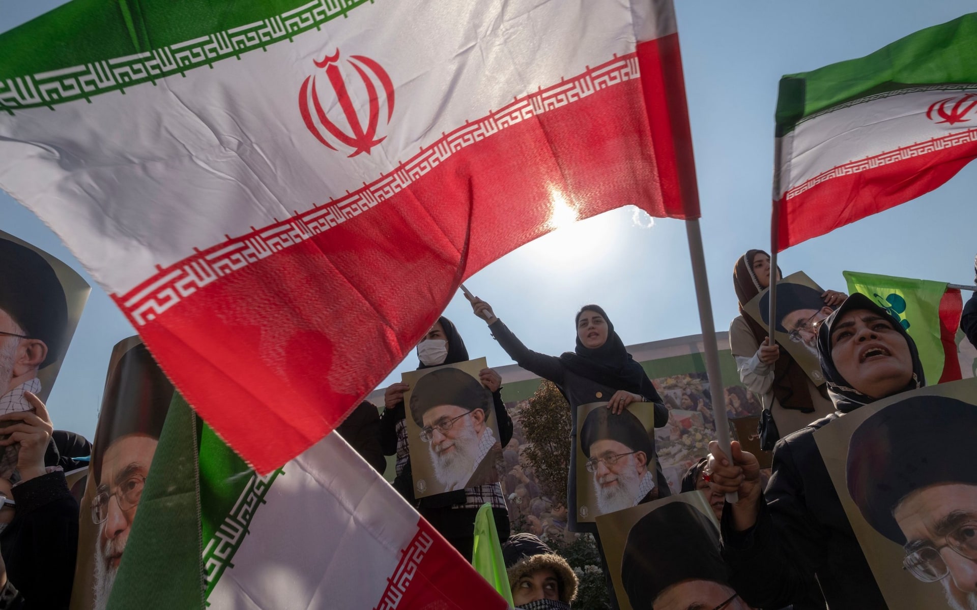 US warns citizens to leave Iran immediately as Trump considers strikes<br><br>