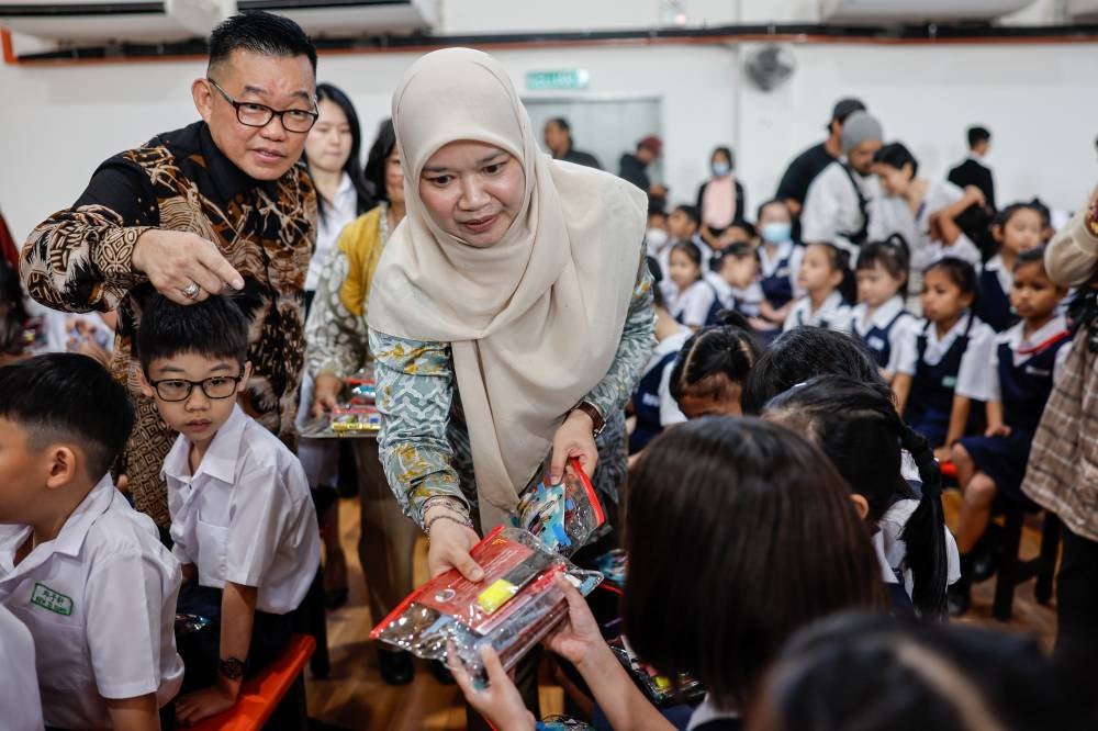 BAP of RM150 should be given to parents in full - Fadhlina