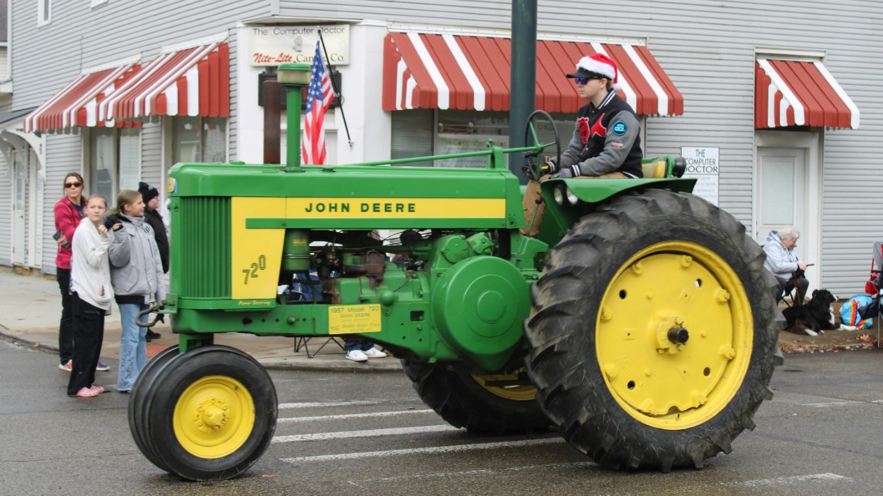 John Deere sends $55M to Mexico as 4,500 Iowa jobs disappear<br>