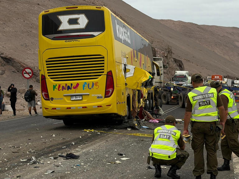 Fatal accidente en Arica: colisión entre bus y camión deja dos ...