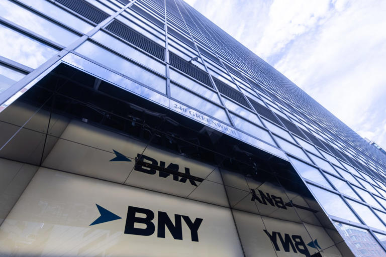 Bank of New York Mellon stock rises after earnings beat. What Wall ...