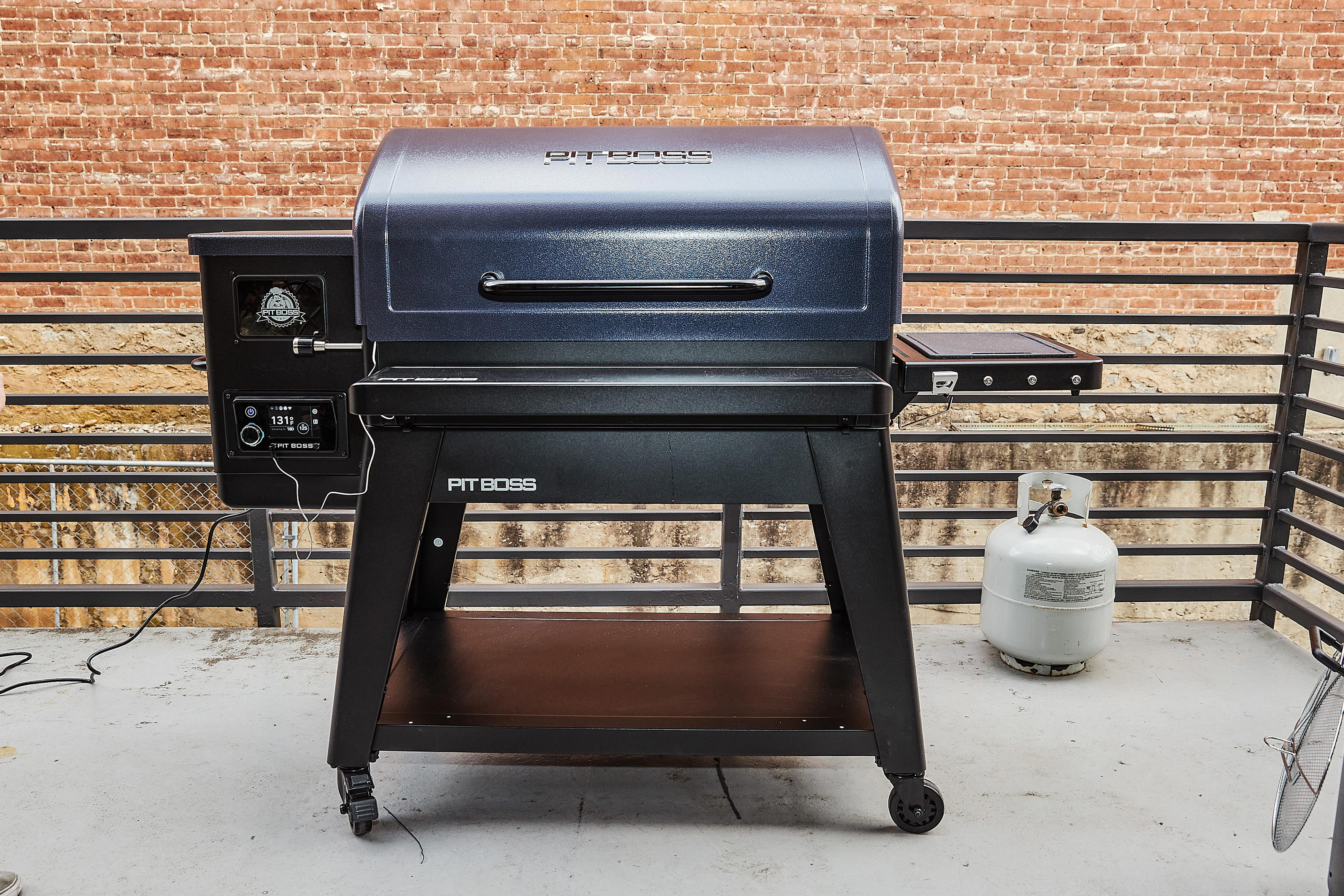 Navigator 1600M Pellet Grill and Smoker