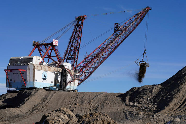 EPA moves to keep Colorado coal plants open