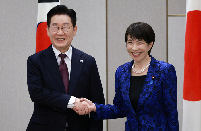 [오늘의 뉴스종합] 한일 정상회담에서 과거사 문제 진전과 민주당 내분, 쿠팡 개인정보 유출 사태와 코스피 사상 최고치 기록