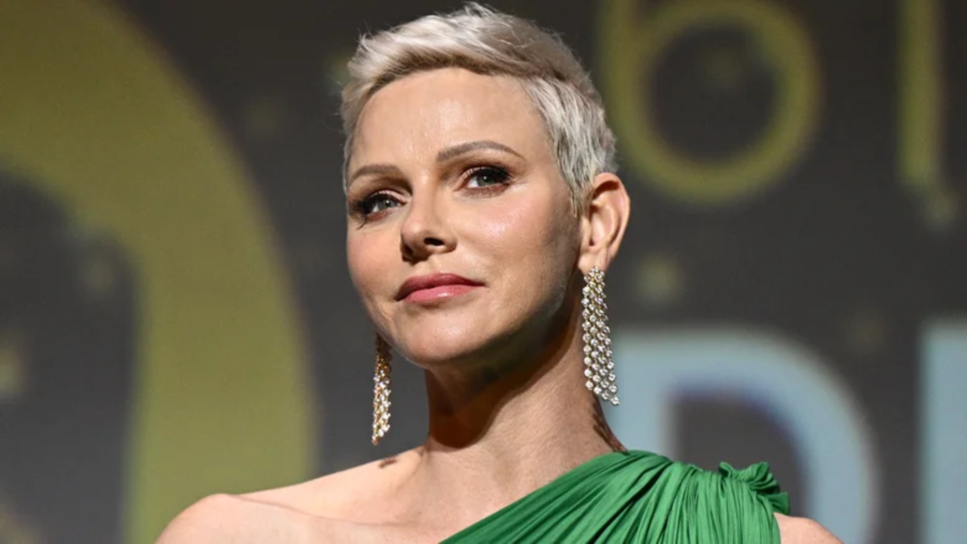 Inside the theories around royal vanishings