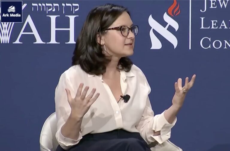 Bari Weiss helped cause Tony Dokoupil’s viral teleprompter gaffe by ...